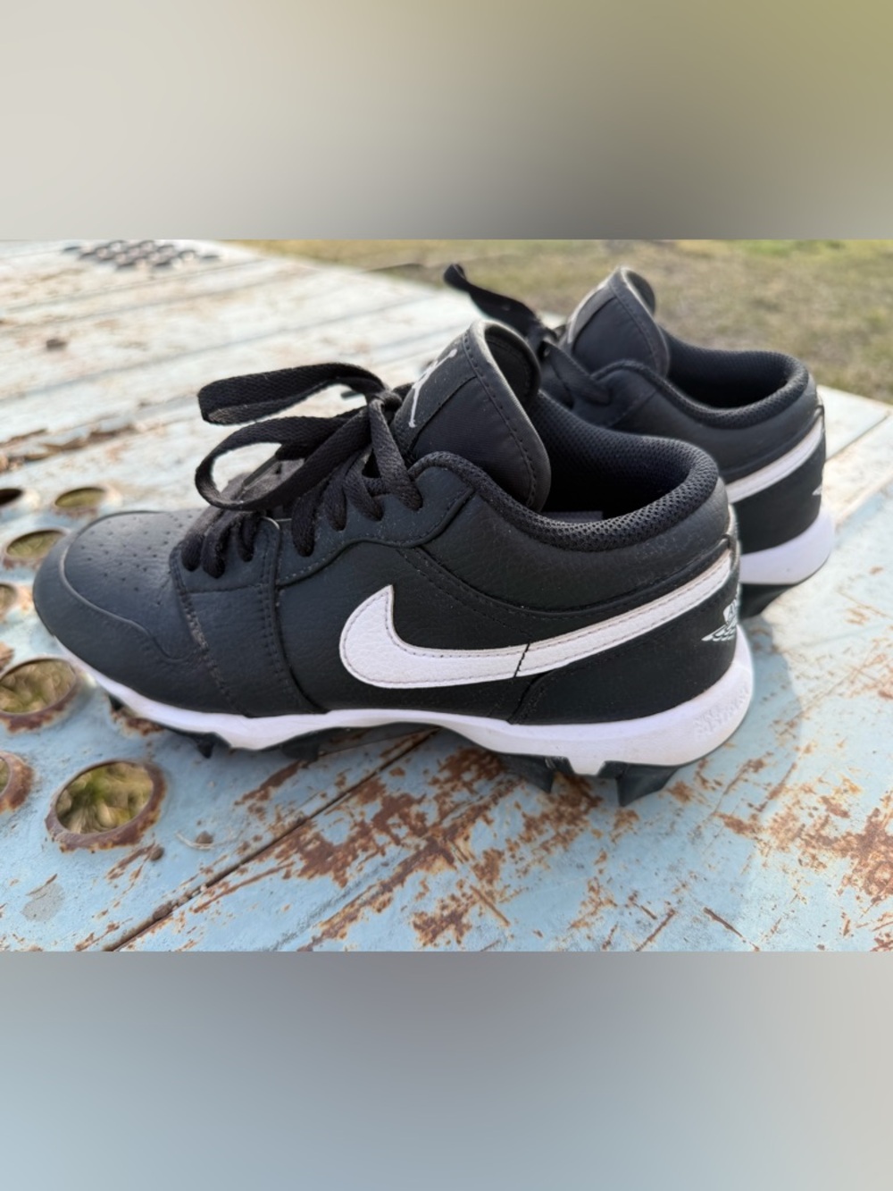 Jordan 1 Low size 6Y
Black & White Cleats